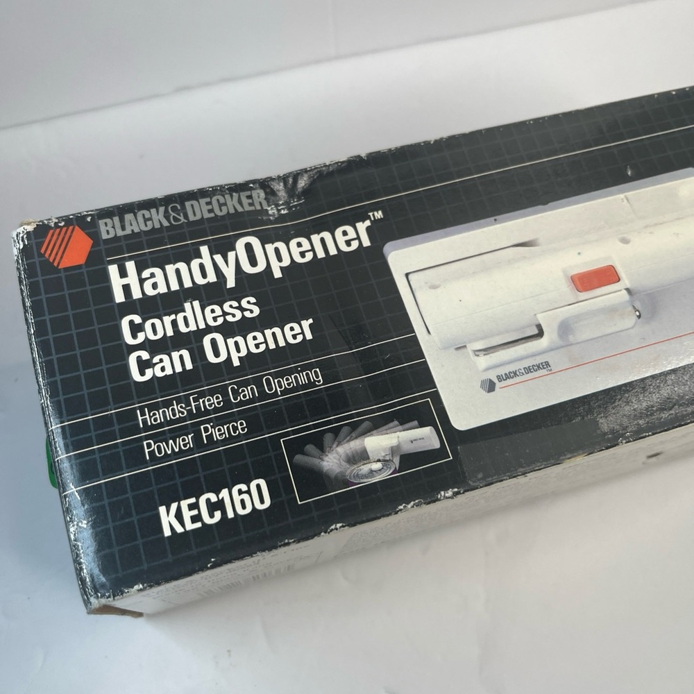 Vintage Black & Decker Handy Opener Cordless Can Opener White KEC160 Space Maker